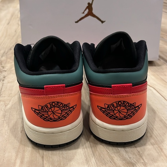 Nike Jordan 1 Low SE - Picture 6 of 8